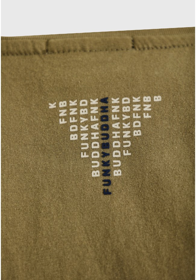 T-shirt με τύπωμα στο στήθος