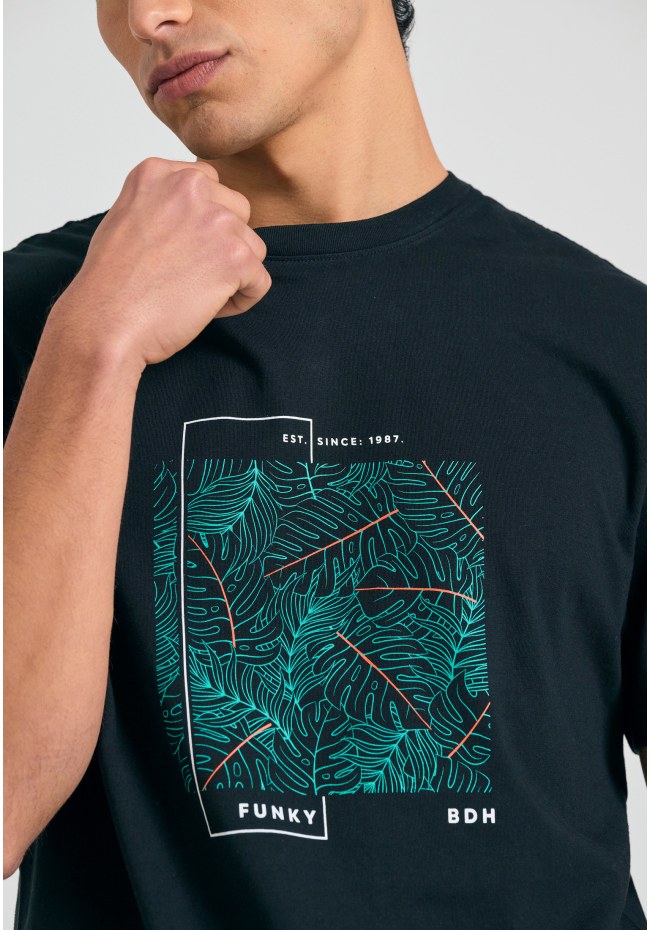 T-shirt with abstract frame print