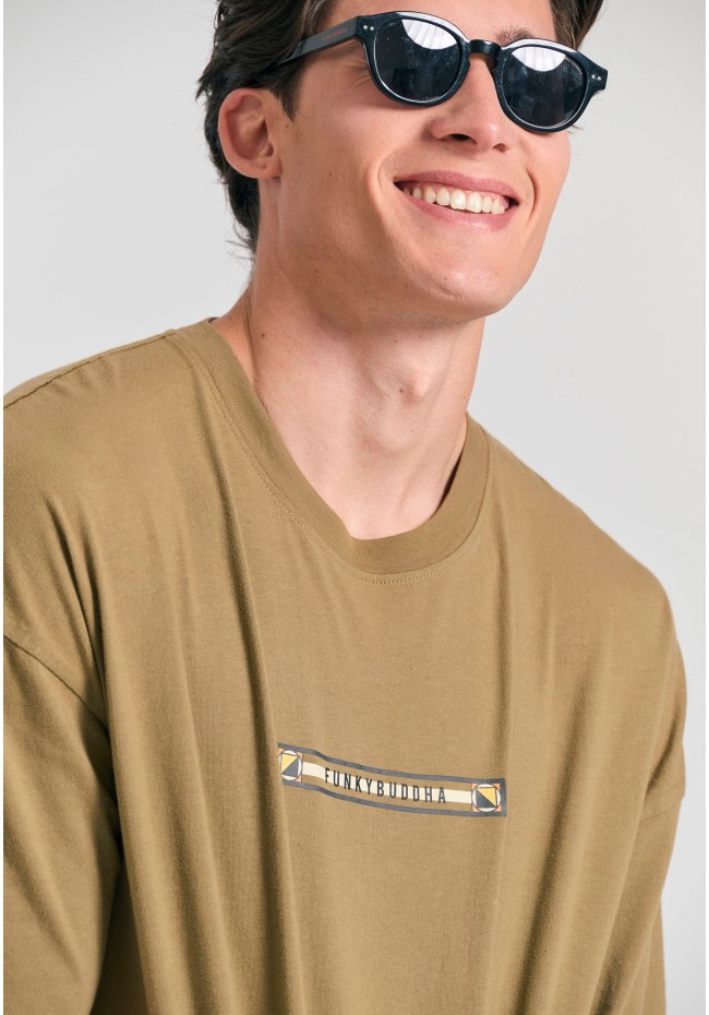 Oversized garment dyed t-shirt με retro frame τύπωμα