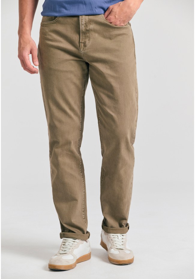 Relaxed tapered fit garment dyed jeans