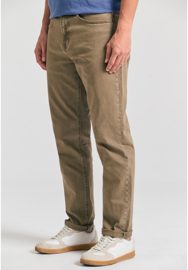 Relaxed tapered fit garment dyed jeans