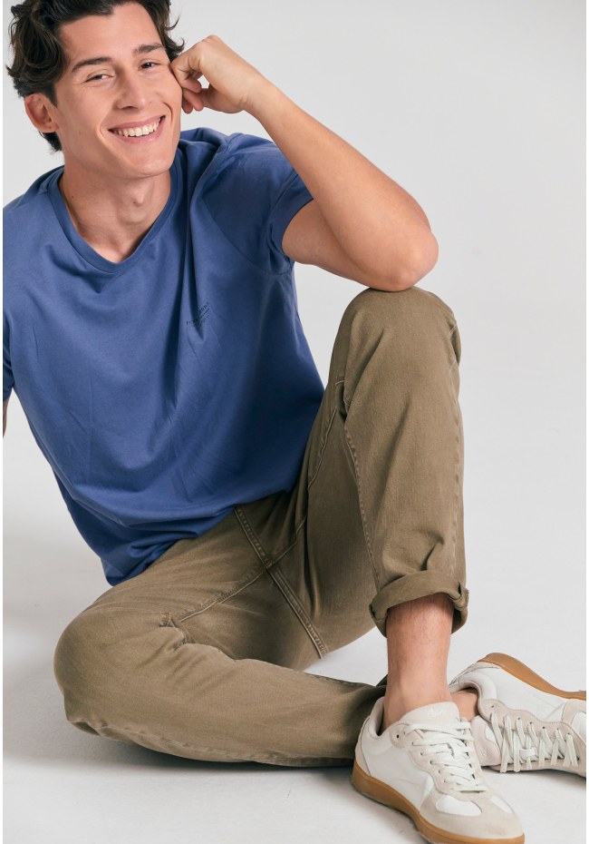 Relaxed tapered fit garment dyed jeans