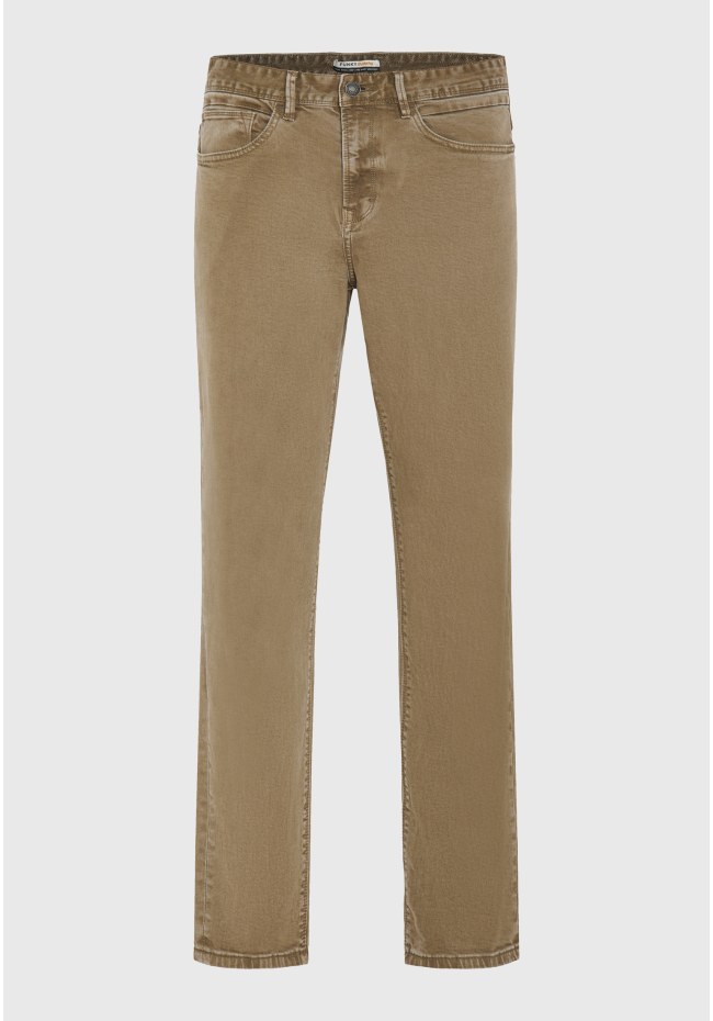 Relaxed tapered fit garment dyed jeans