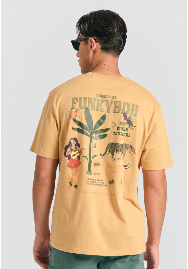Relaxed t-shirt with tropical print on the back