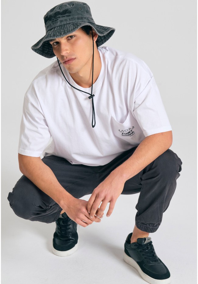 Oversized t-shirt με γραφικό τύπωμα στην πλάτη