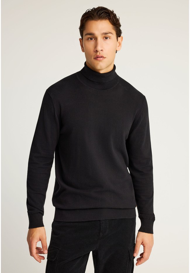 Men's knitted turtleneck sweater