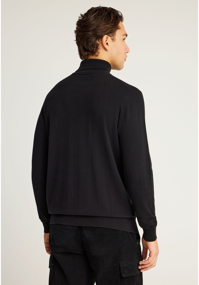 Men's knitted turtleneck sweater
