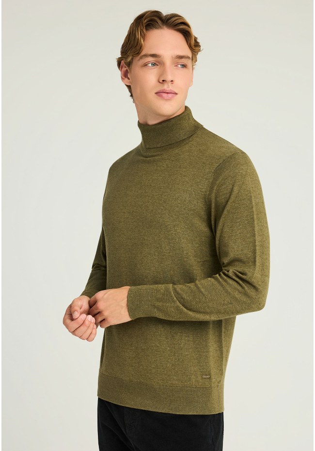 Men's knitted turtleneck sweater