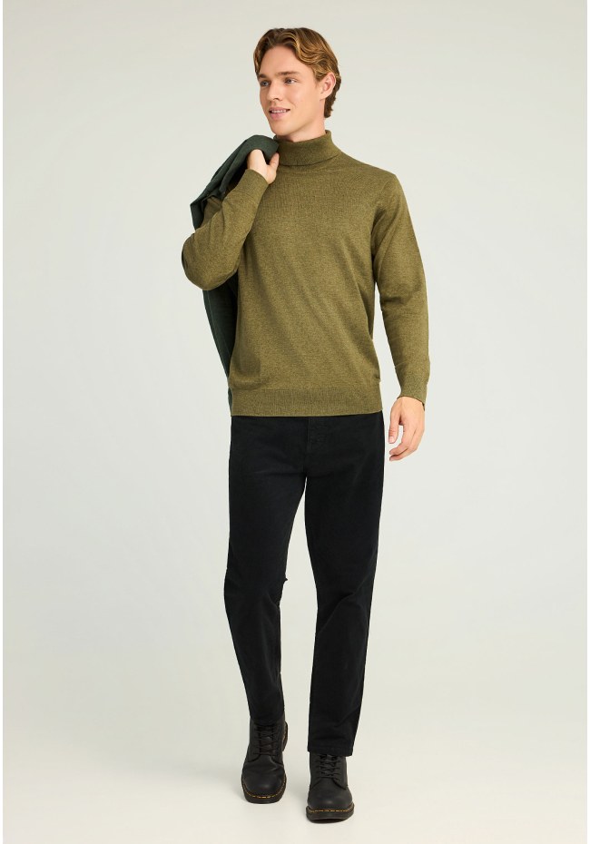 Men's knitted turtleneck sweater