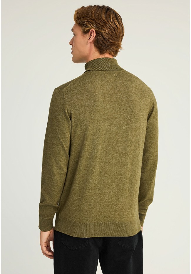 Men's knitted turtleneck sweater