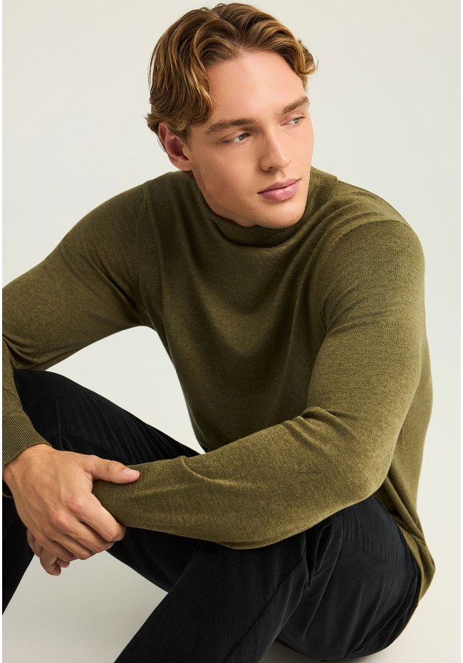 Men's knitted turtleneck sweater