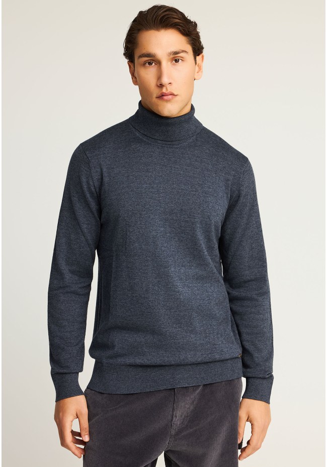 Men's knitted turtleneck sweater