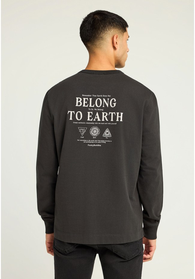 Long-sleeve T-shirt with chest print