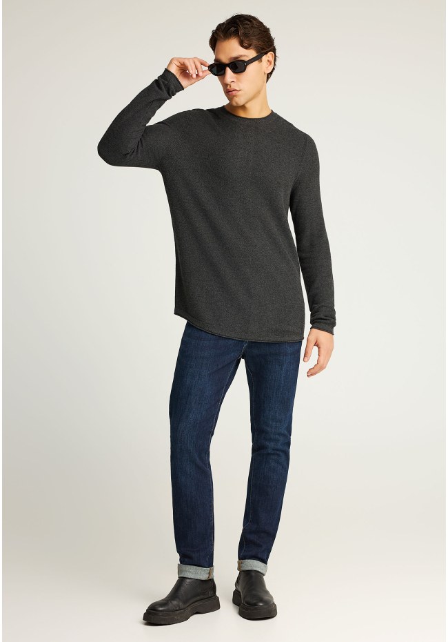 Ανδρική μονόχρωμη πλεκτή μπλούζα με λαιμόκοψη