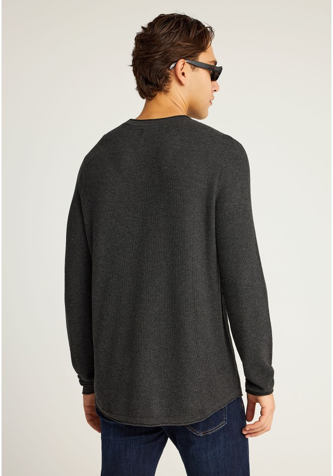 Ανδρική μονόχρωμη πλεκτή μπλούζα με λαιμόκοψη