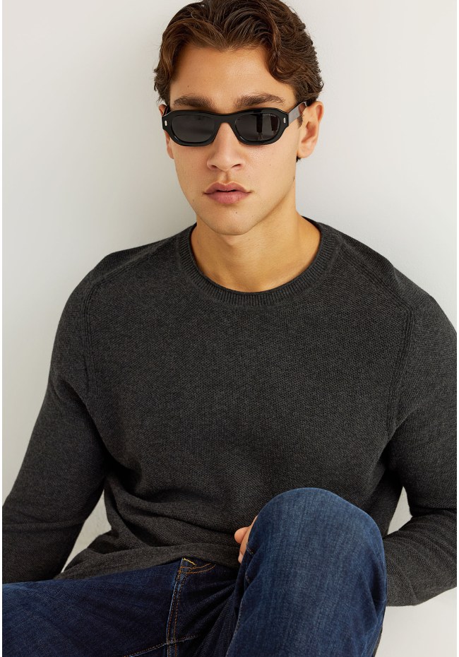 Ανδρική μονόχρωμη πλεκτή μπλούζα με λαιμόκοψη