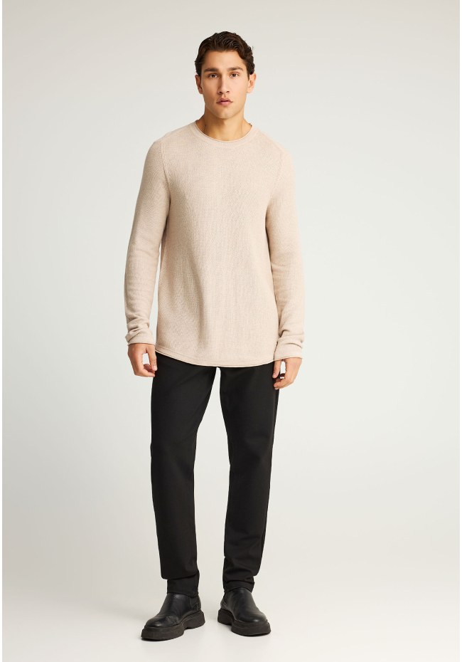 Ανδρική μονόχρωμη πλεκτή μπλούζα με λαιμόκοψη