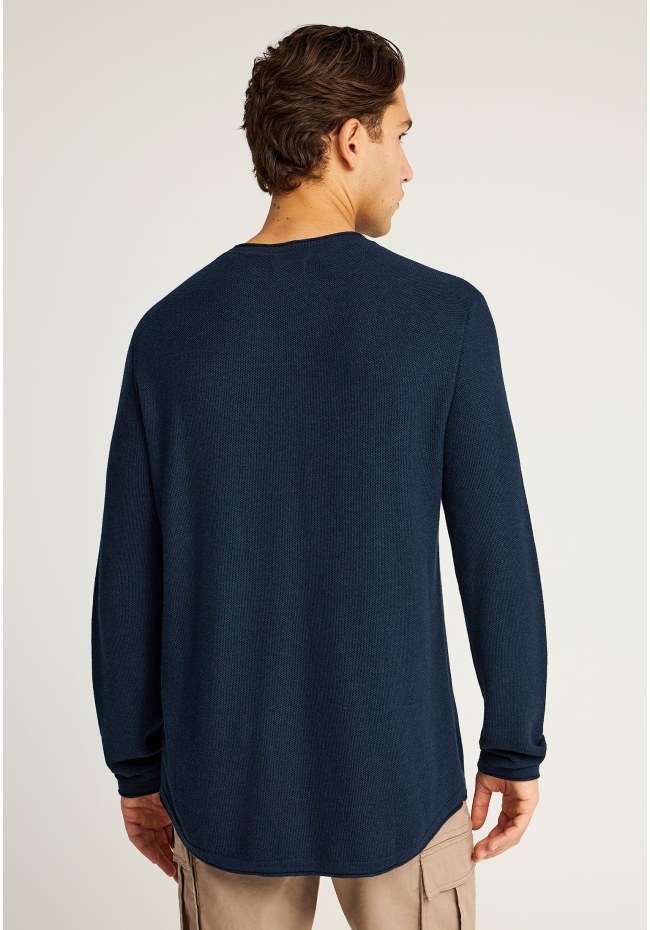 Ανδρική μονόχρωμη πλεκτή μπλούζα με λαιμόκοψη