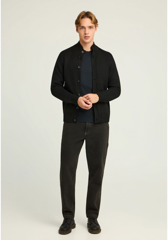 Ανδρική πλεκτή ζακέτα με ψηλή λαιμόκοψη