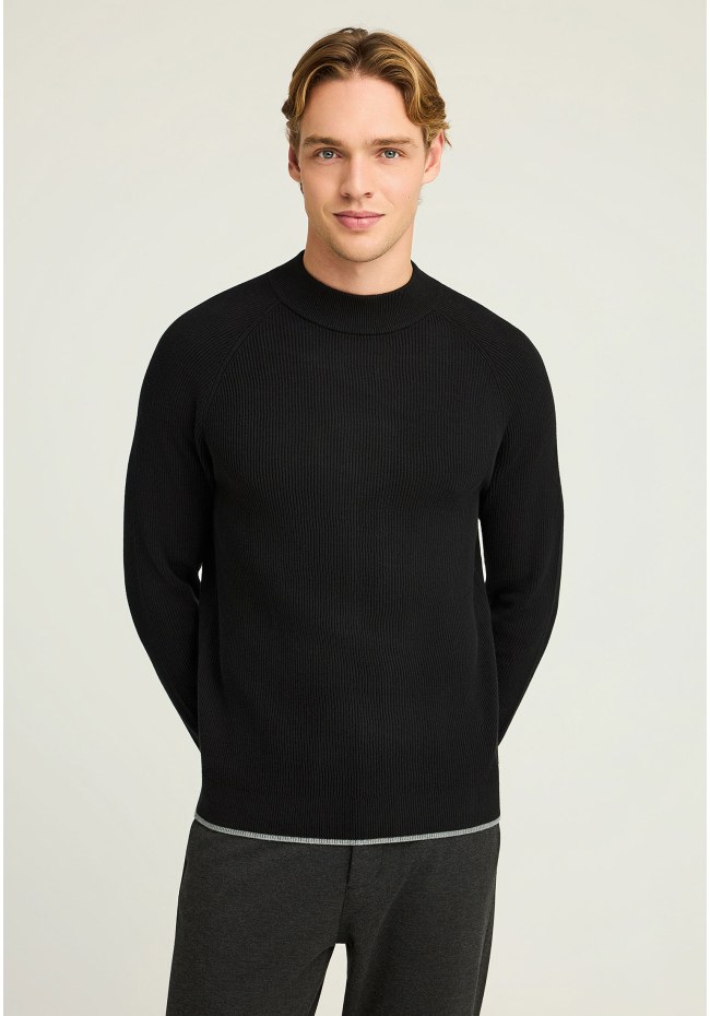 Men's knitted cotton mock neck sweater