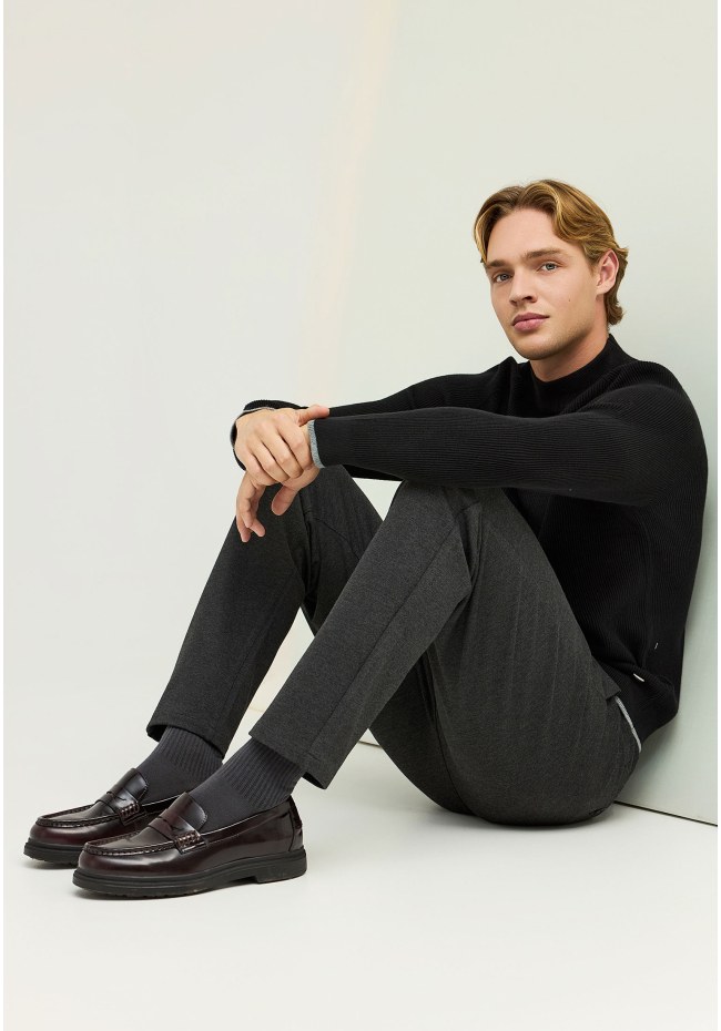 Men's knitted cotton mock neck sweater