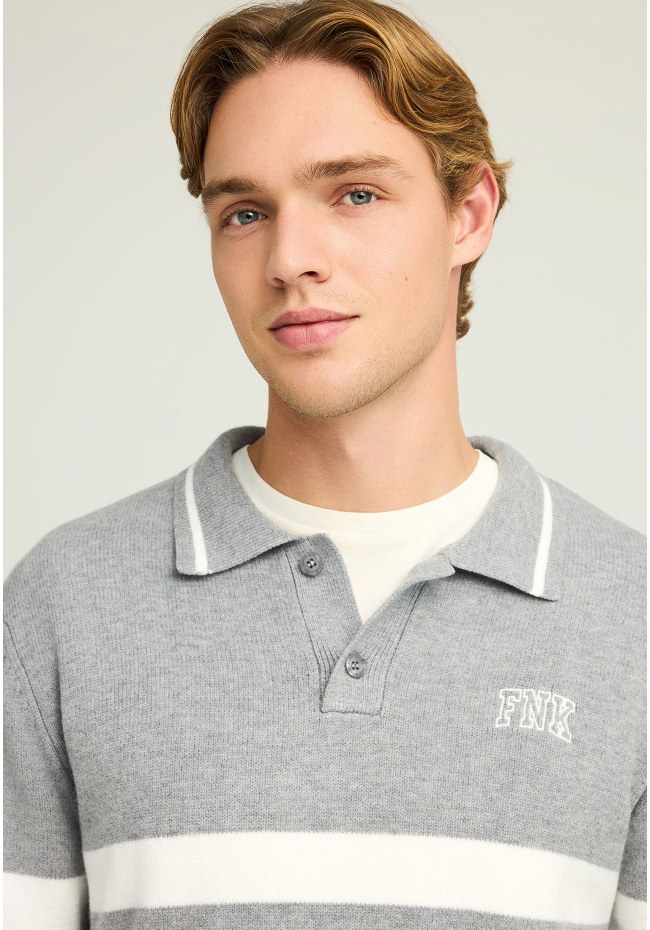 Men's striped knitted sweater with collar