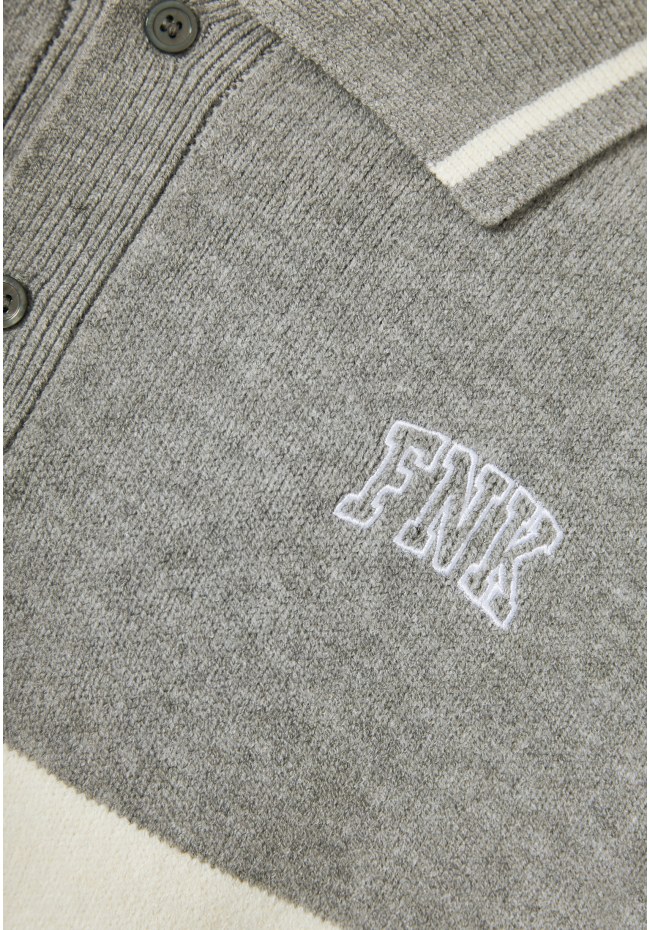 Men's striped knitted sweater with collar