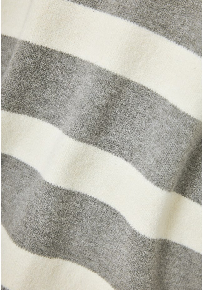 Men's striped knitted sweater with collar