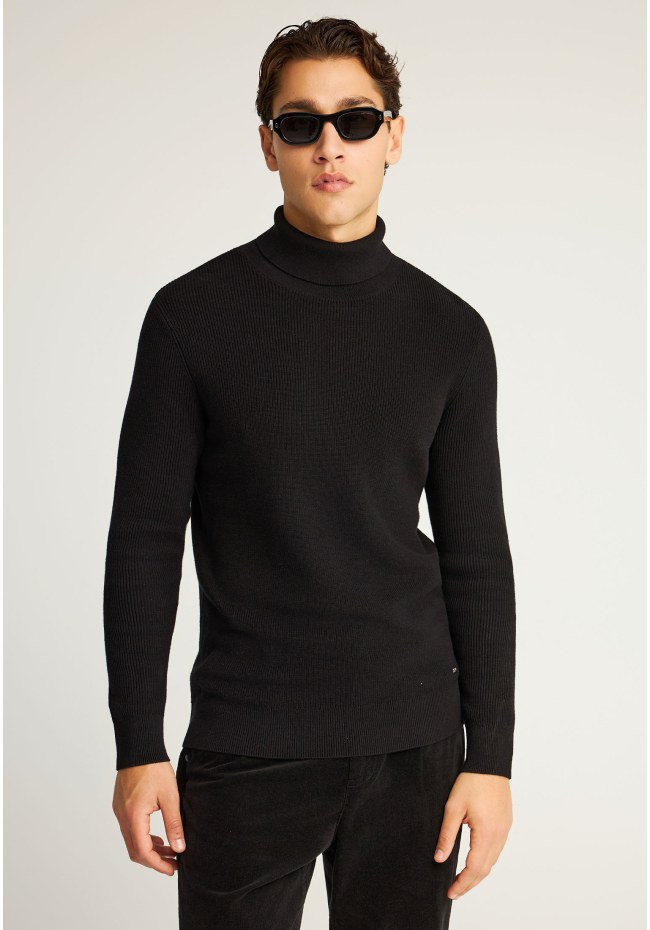Men's knitted cotton turtleneck sweater