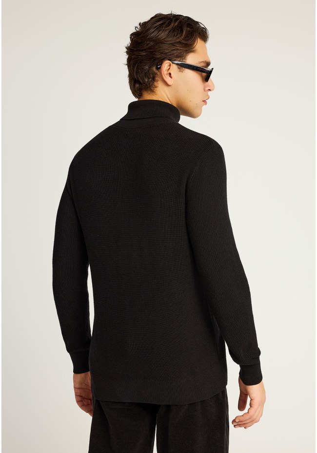 Men's knitted cotton turtleneck sweater