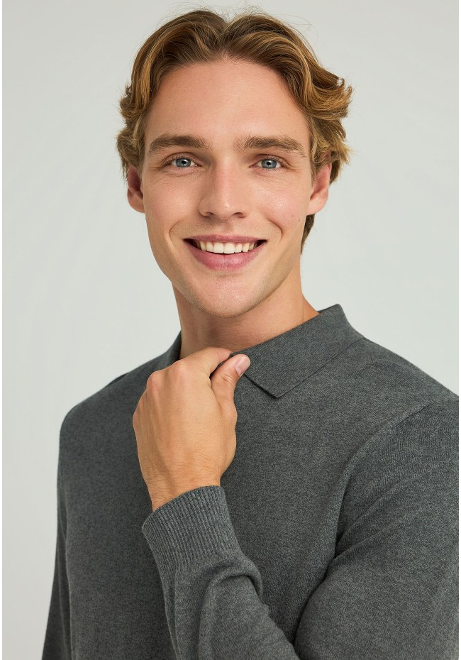Men's knitted polo sweater