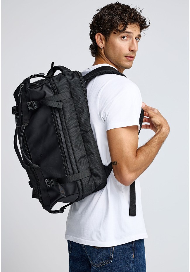 Men's versatile weekender backpack