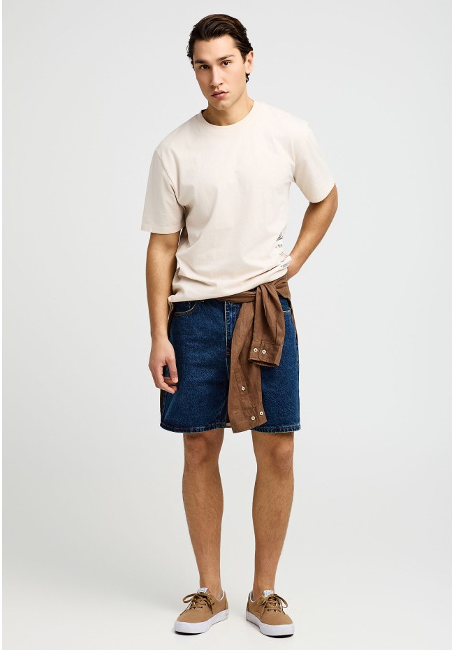 Men's relaxed t-shirt with print on the back