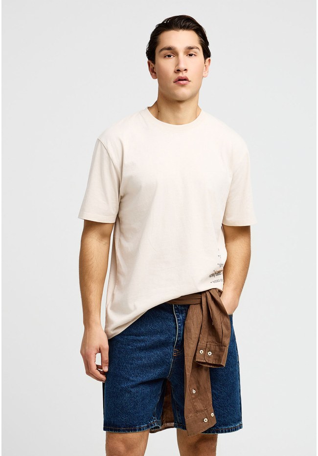 Men's relaxed t-shirt with print on the back