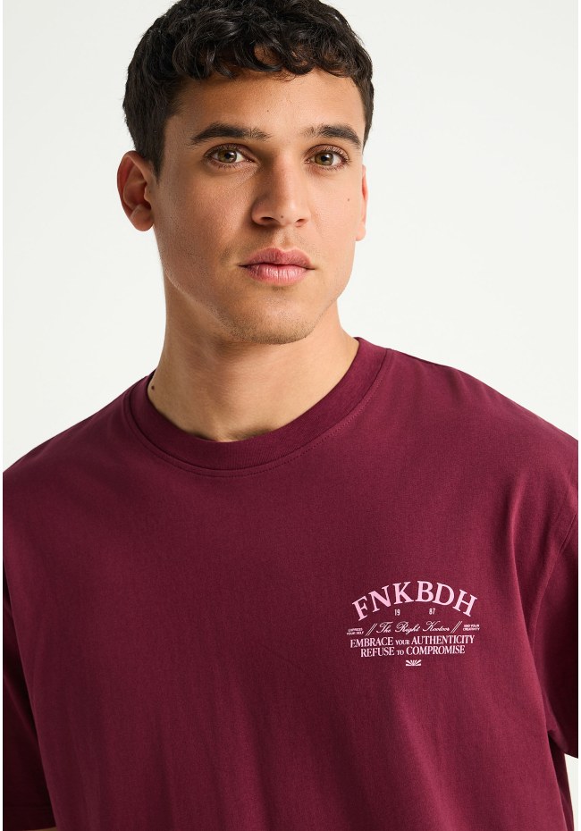 Ανδρικό relaxed t-shirt με τύπωμα στην πλάτη