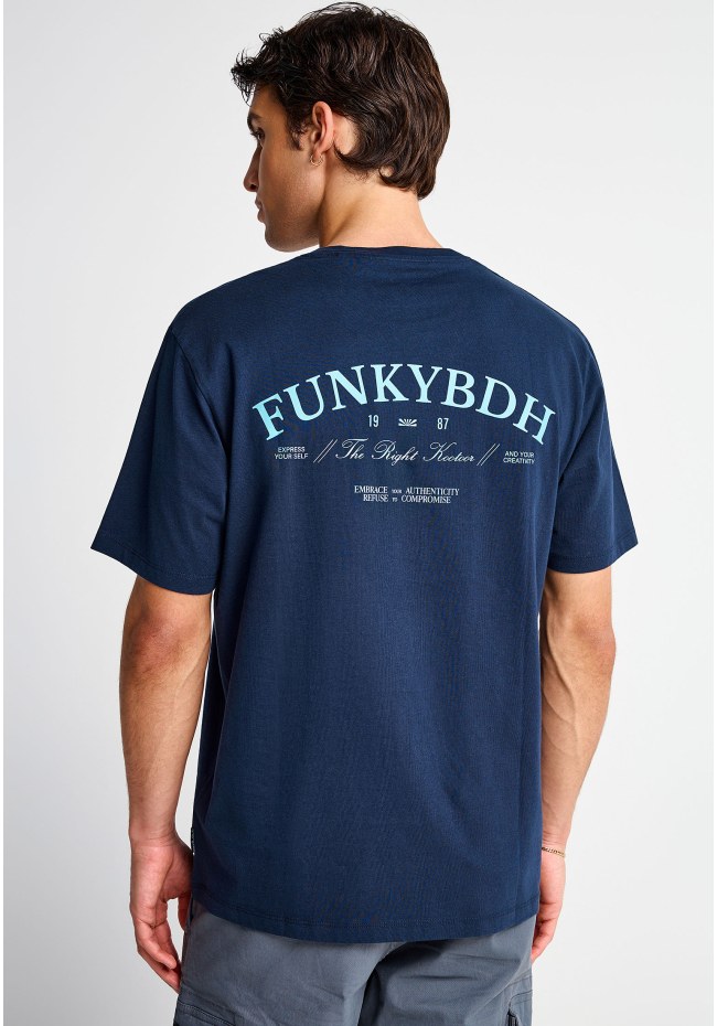 Ανδρικό relaxed t-shirt με τύπωμα στην πλάτη