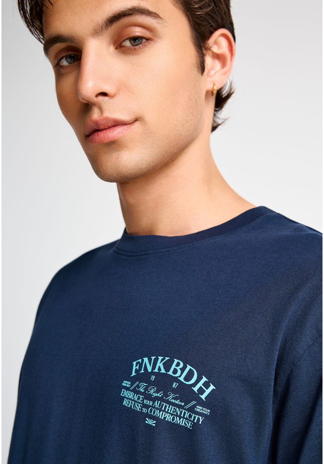 Ανδρικό relaxed t-shirt με τύπωμα στην πλάτη