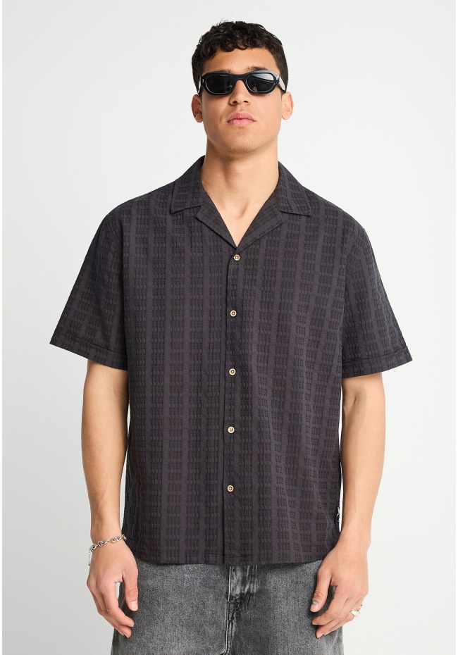 Men's oversized short-sleeve shirt