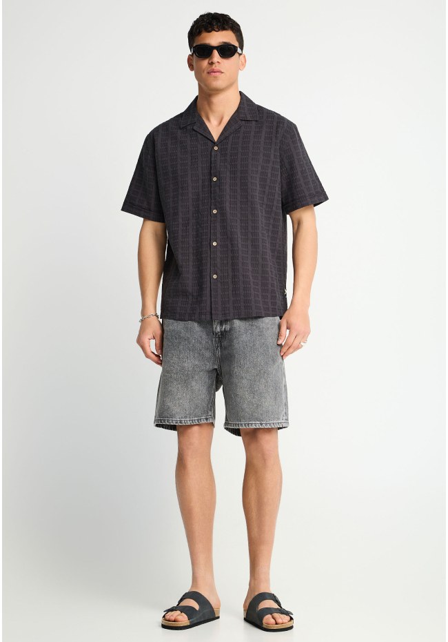 Men's oversized short-sleeve shirt