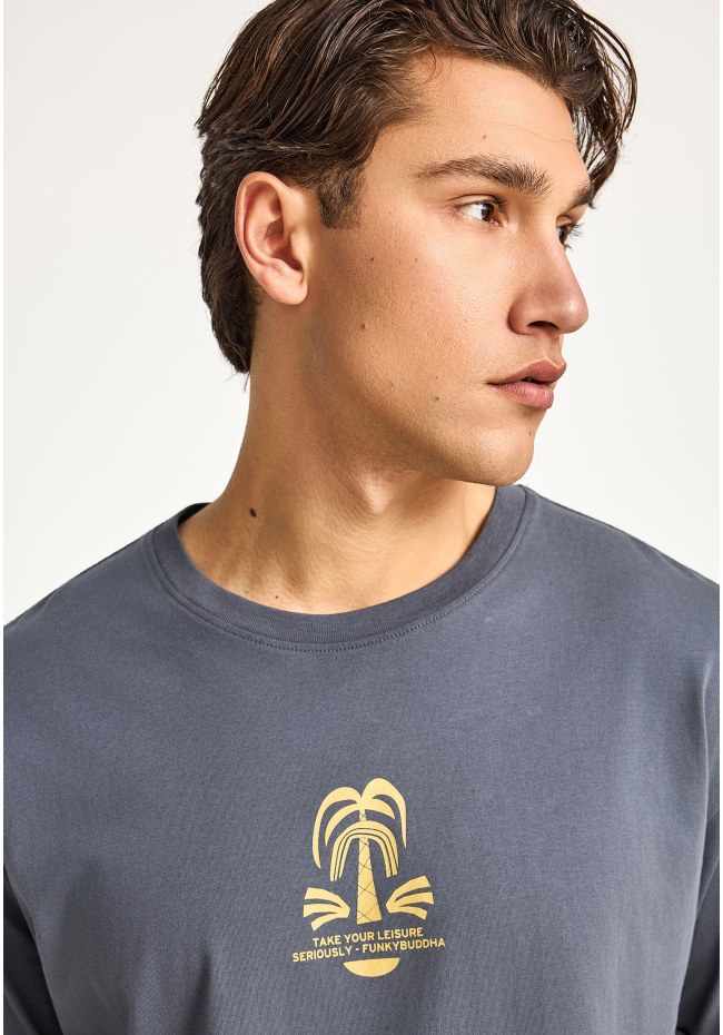 Ανδρικό relaxed t-shirt με τύπωμα στην πλάτη