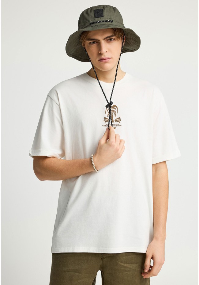 Men's relaxed t-shirt with print on the back