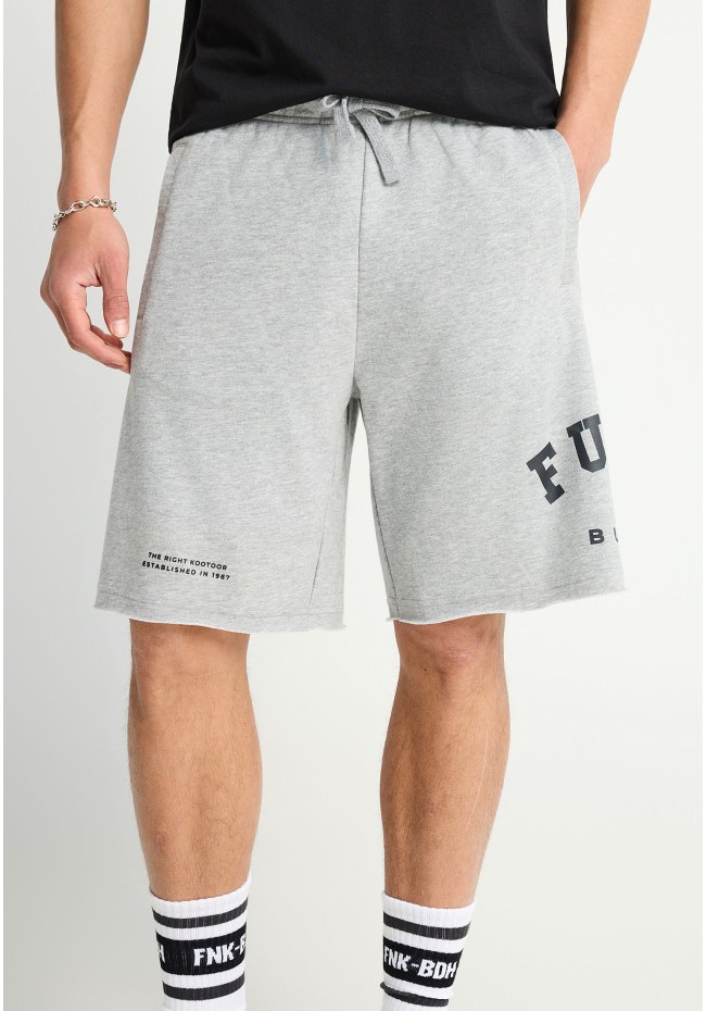 Men's jogger shorts with printed logo