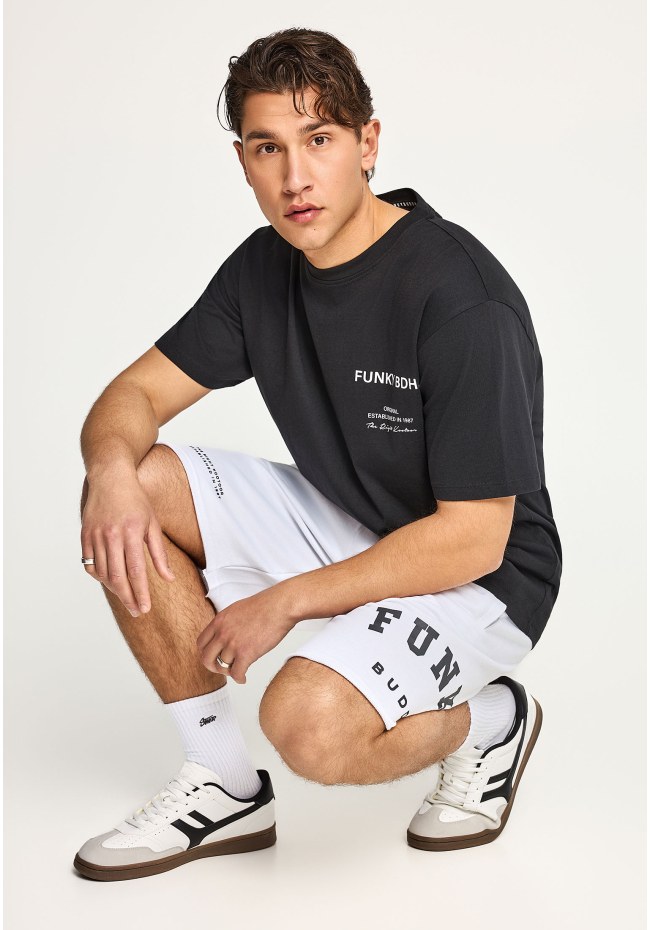 Ανδρική βερμούδα αθλητική με τυπωμένο logo