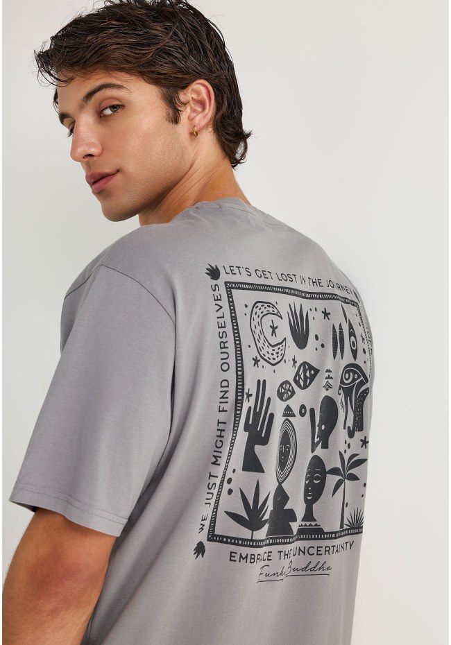 T-shirt με τύπωμα στην πλάτη