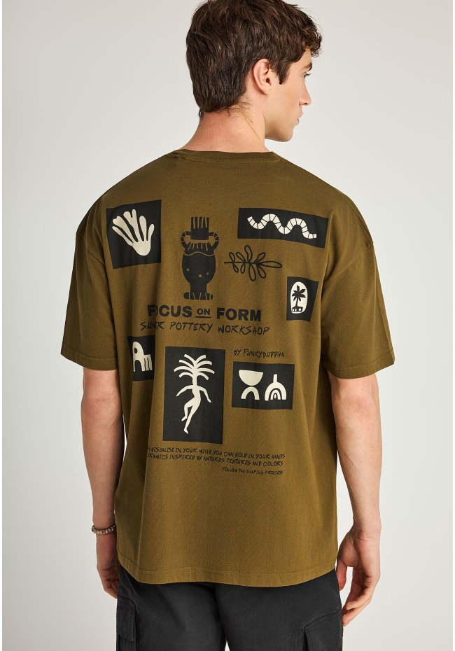 Ανδρικό oversized t-shirt με τύπωμα στην πλάτη