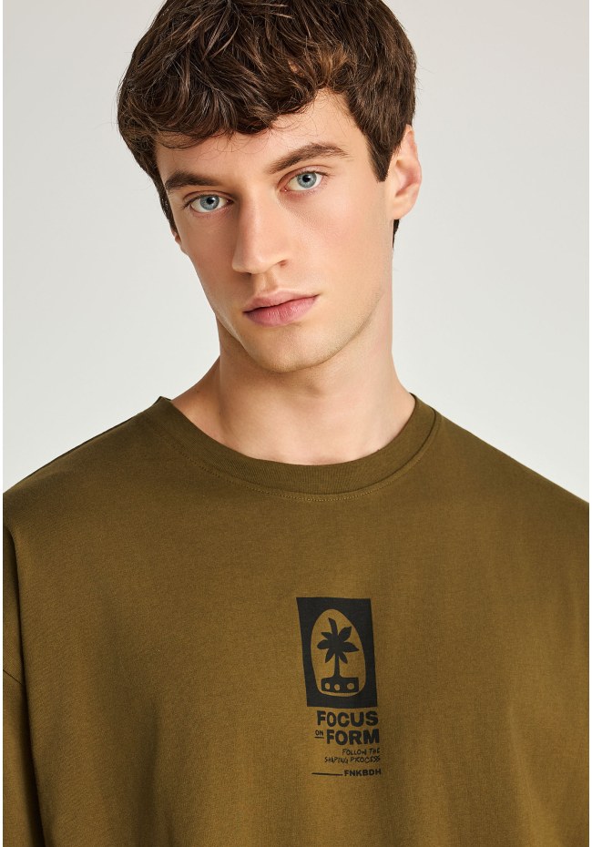 Ανδρικό oversized t-shirt με τύπωμα στην πλάτη