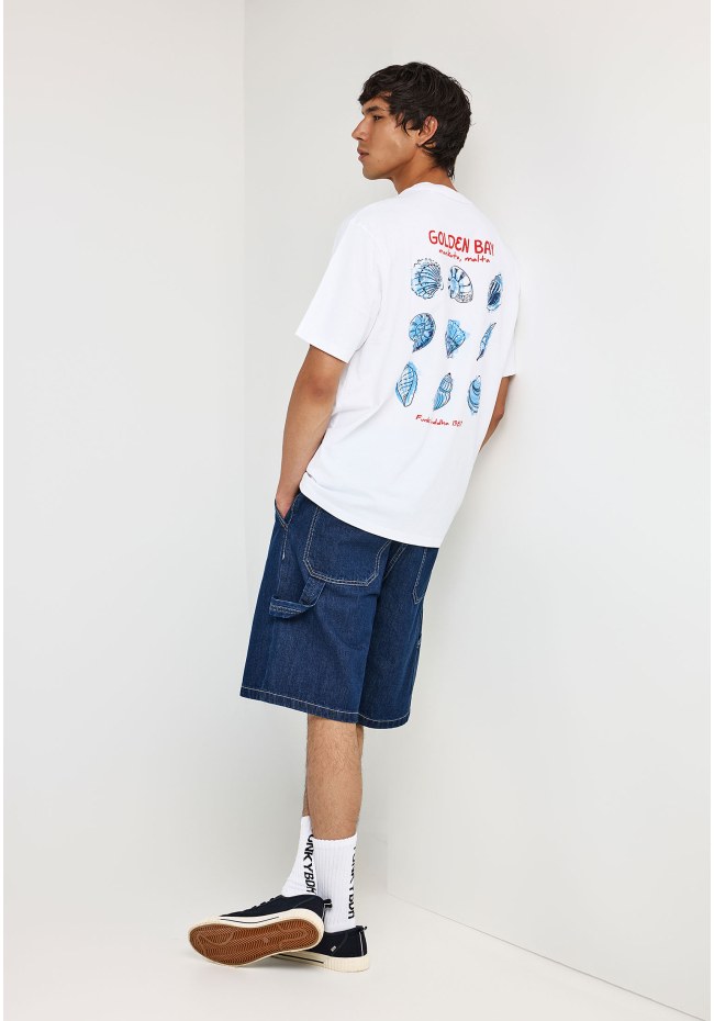 Ανδρικό relaxed t-shirt με τύπωμα στην πλάτη