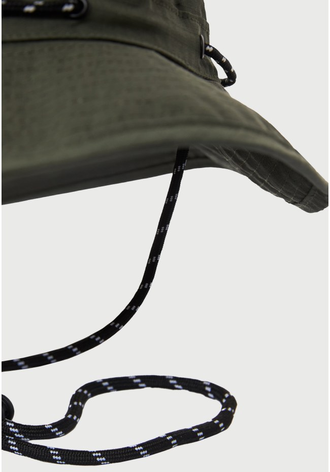 Men's patched cap