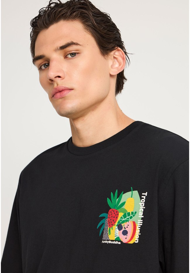 Men's relaxed t-shirt with print on the back