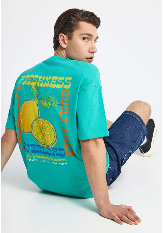 Men's oversized t-shirt with print on the back